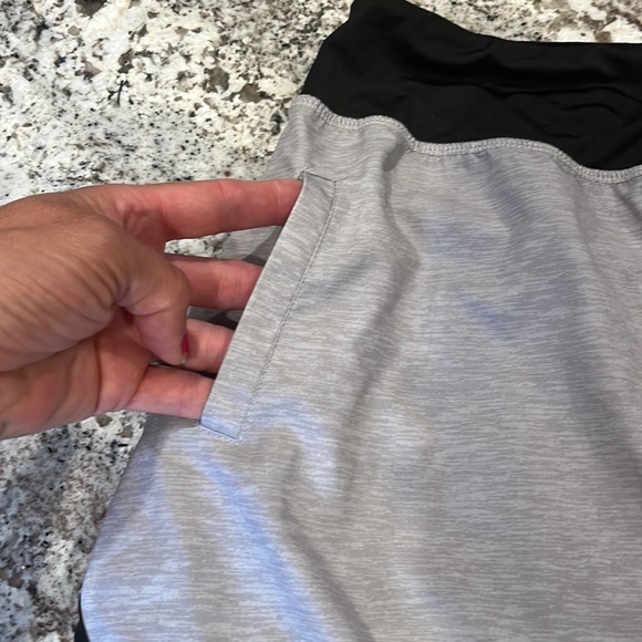 Like new Simply Southern beautiful skort with pockets - Picture 2 of 15